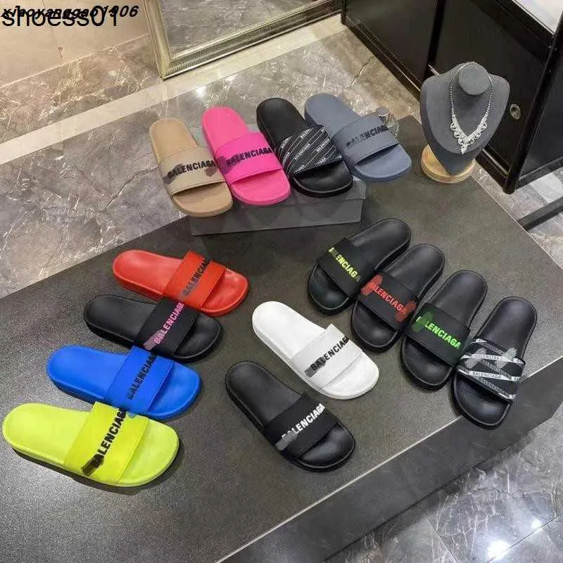 Trendy Anti Skid Waterproof Men s Slippers for Outdoor Wear in Summer