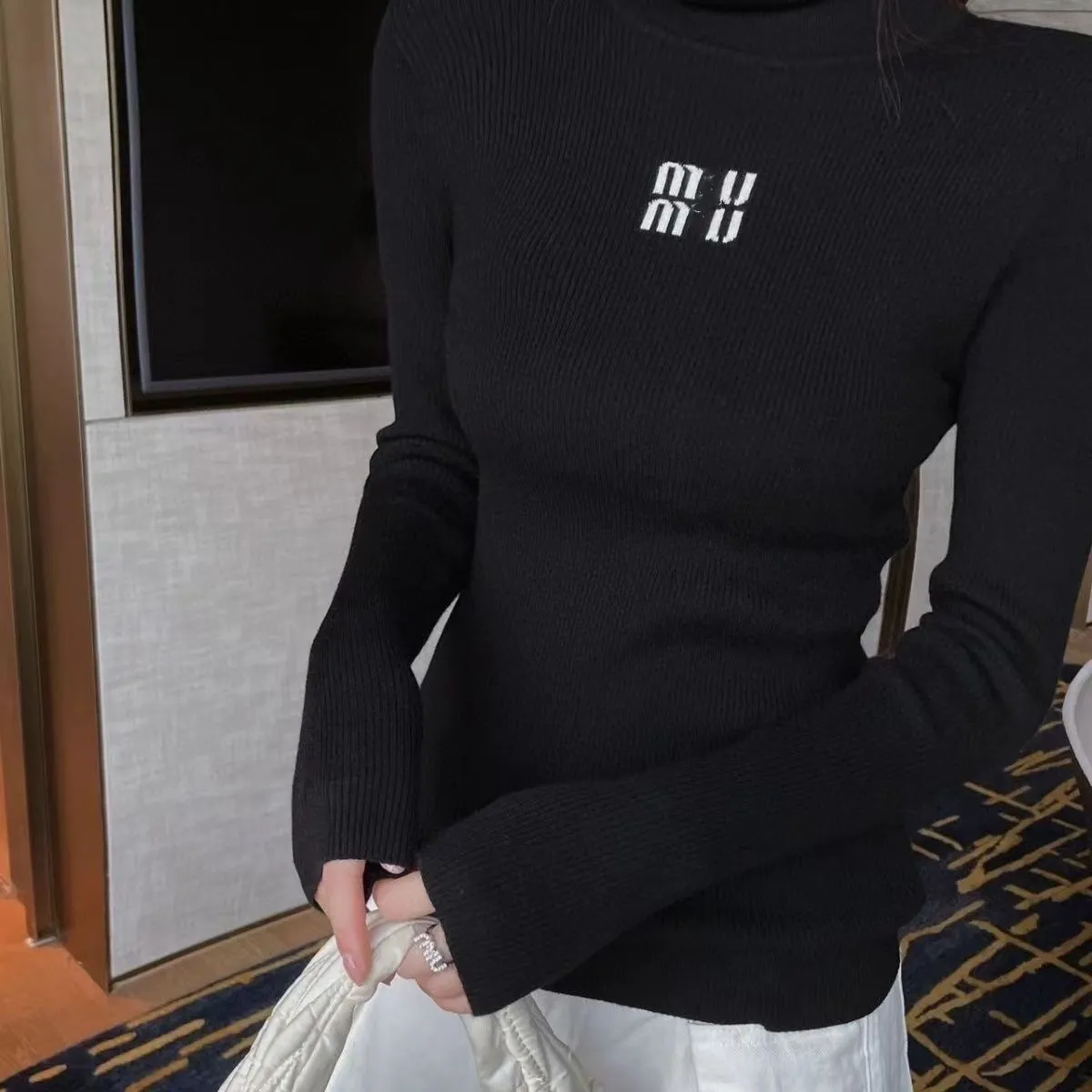 Miui女性セーターニットデザイナートップベースシャツクラシックタートルネックセーターパーカーニットスポーツ暖かいカーディガンルックスリム