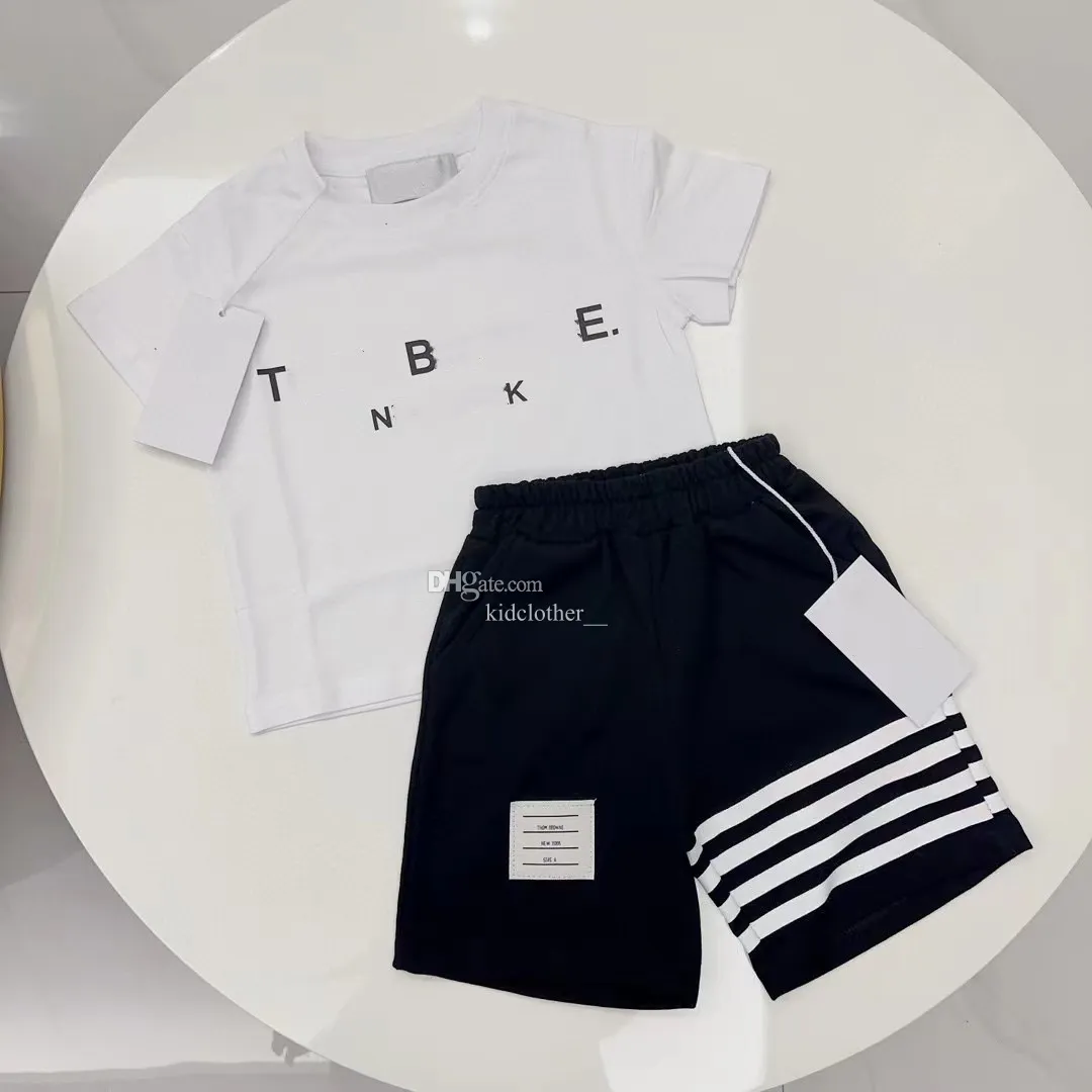 Baby Clothe Kids T Shirt Kid Short Set Kids Designer pojkar kläder Summer Boy Girl Two Piece Set Luxury Brand Lace Letters