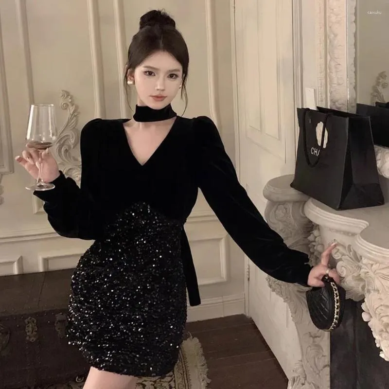 Casual Dresses 2024 Elegant Party Ladies Black V-neck Evening Dress Women's Velvet Spliced Sequin Mini Temperament Autumn Winter