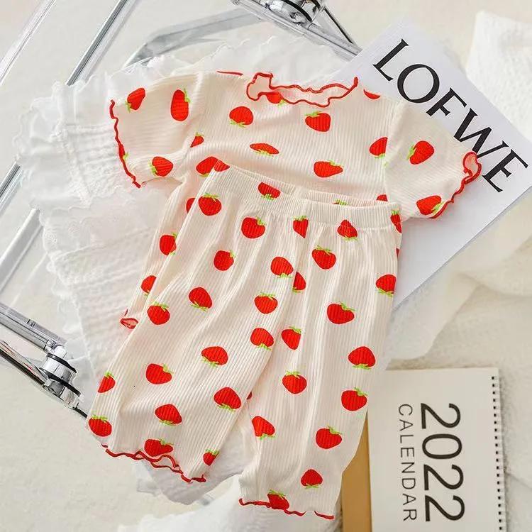 Rompers Strawberry Ubrania strój dla dziewczynki Summer Suibus Casual Suit Korean Style Children Zestaw snu