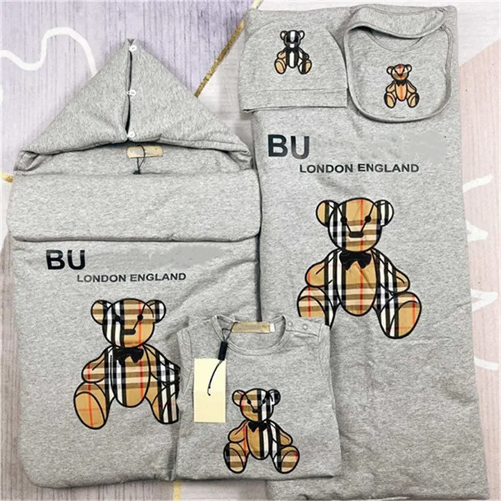 Herfst en winter baby designer nieuw merk heren en dames babyklimkleding eenvoudige katoenen onesie slaapzak met lange mouwen vijfdelige hiphop klimkleding D01