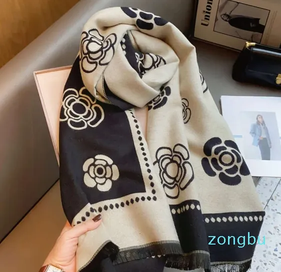 Temperamento pequeña fragancia estilo imitación cachemira para niñas en invierno con decoración de abrigo bufanda cálida chal largo de doble propósito para mujer gruesa