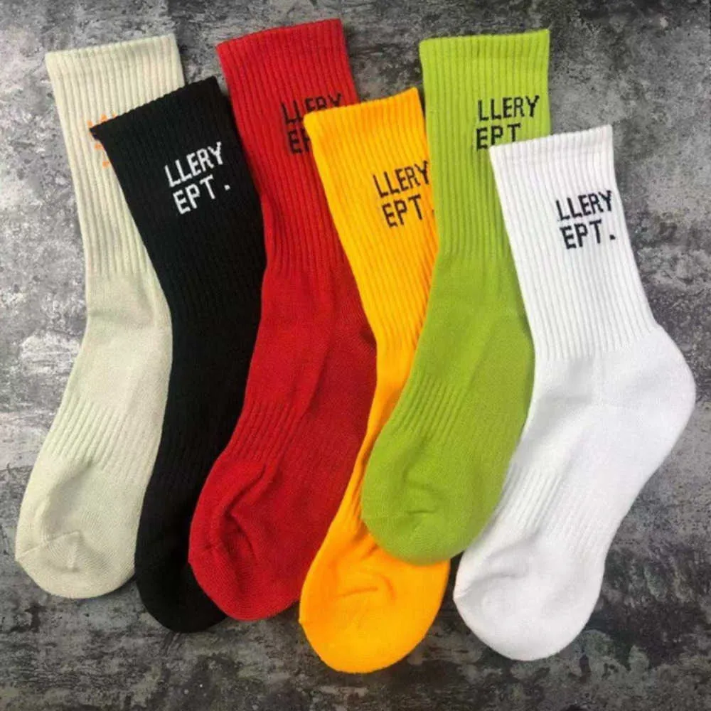 3 Paren Designer Sock Autumn and Winter Graffiti Letters Street Art Pure Color Cotton Toeke Toekjes Bodem Sportsokken Mannen en Women Fashion