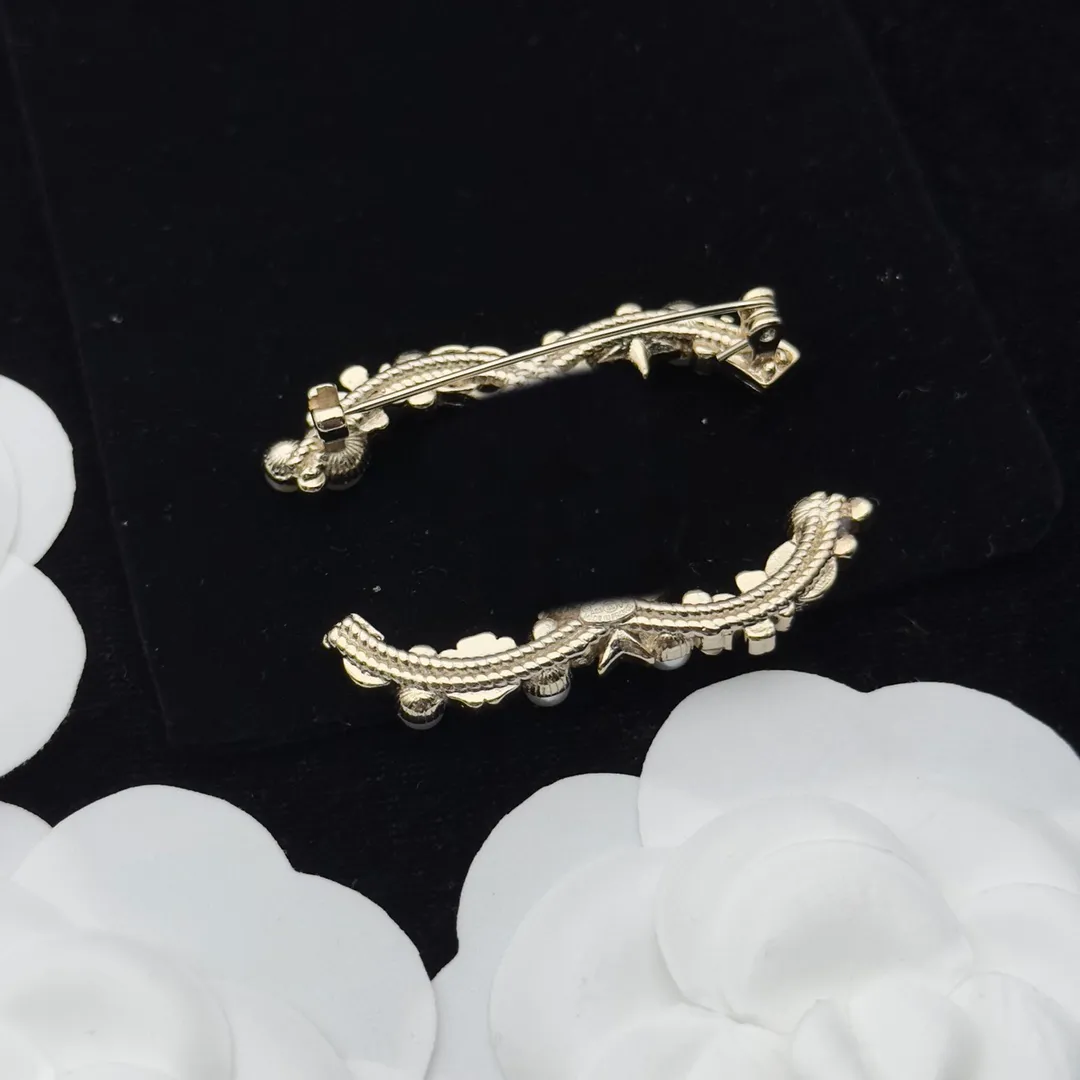 Designer Marke Brief Schmuck Messing Kupfer Broschen 18 Karat vergoldet für Herren Damen berühmte geometrische Blumen Muster Pins Brosche Hochzeit Weihnachtsgeschenk