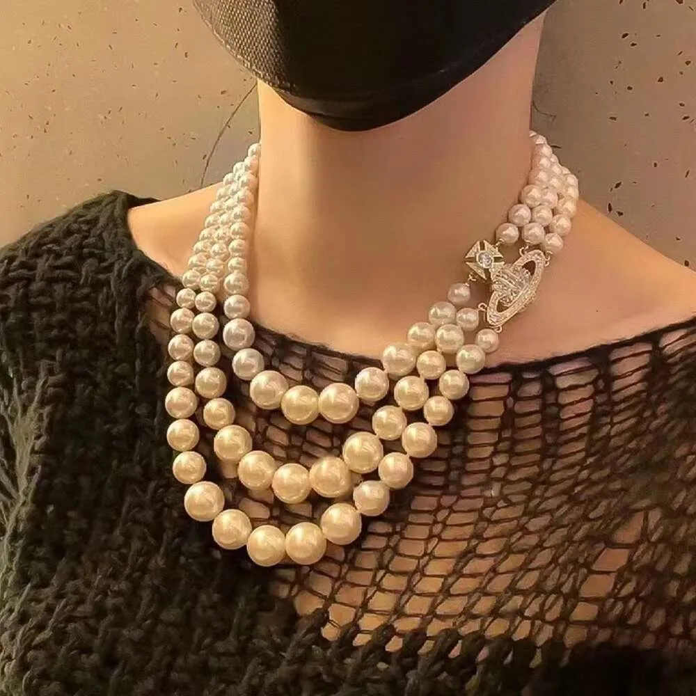 Designer Vivienen Westwoods New Viviane Empress Dowager Xis tre-lagers Pearl Magnet Clasp Saturn Necklace High-End Heavy Duty Gradient Pearl Necklace