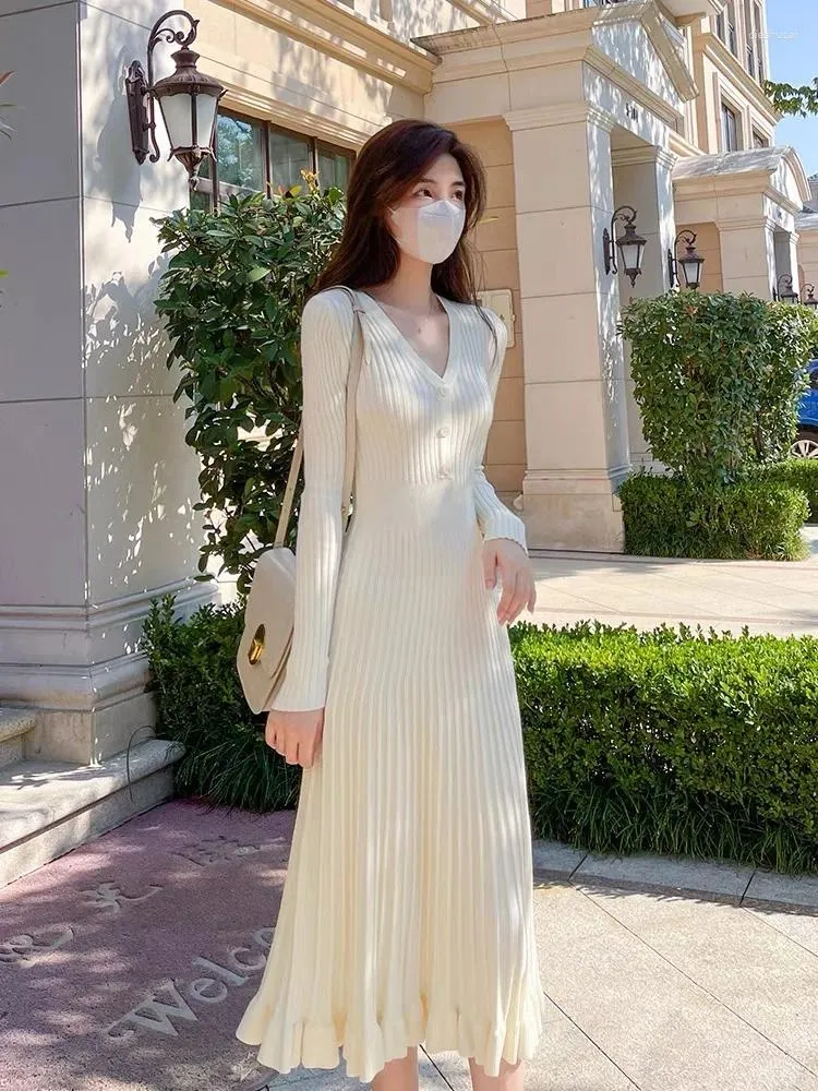 Sukienki swobodne vintage koreańskie białe dzianinowe ubrania biuro dama długie rękaw Sym Slim Sweater Elegancka Midi Party Autumn 2023