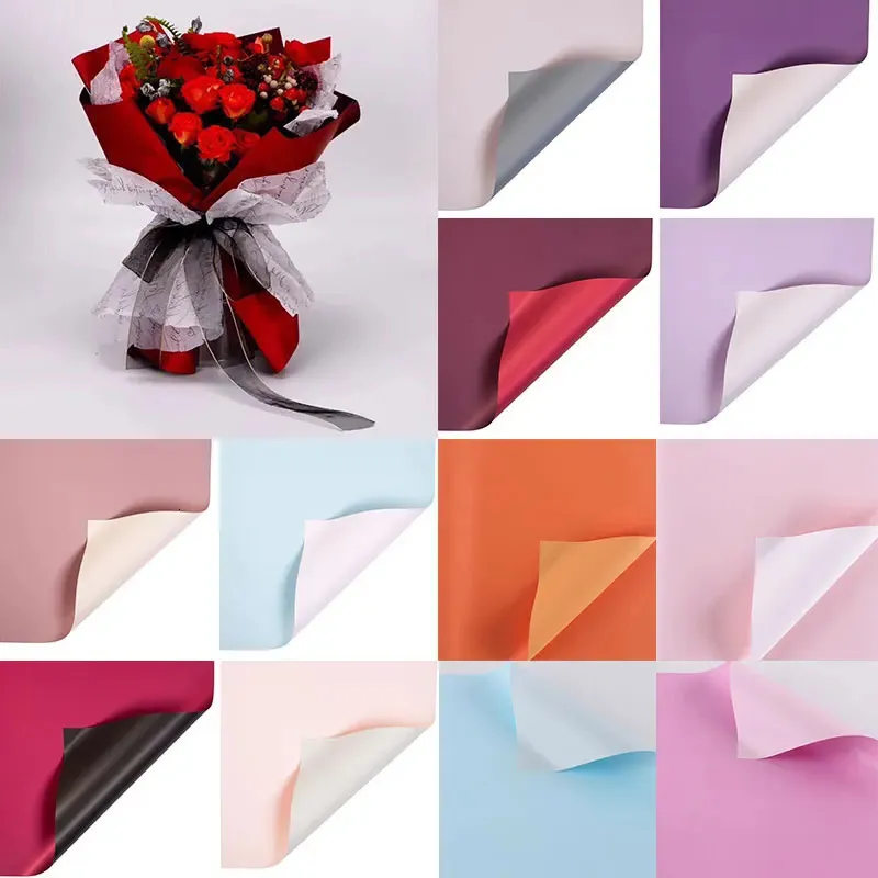 Papier pakujący 20pcs/zestaw 40*45 cm dwukolorowe kwiaty papierowe Pakowanie Prezent Prezent Papier rzemieślniczy Papier Florystyka Papier Flower Buquet Supplies 231127