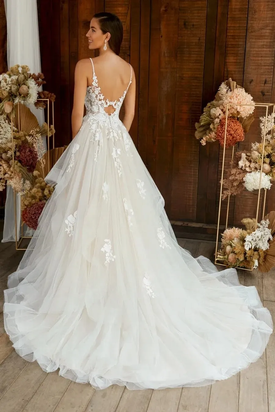 Sleeveless Lace A-Line Wedding Dress with V-Neck and Built-in Bra  Floor-Length Bridal Gown Size 14 from Dhgate A-Line Wedding Dresses - price  158.3