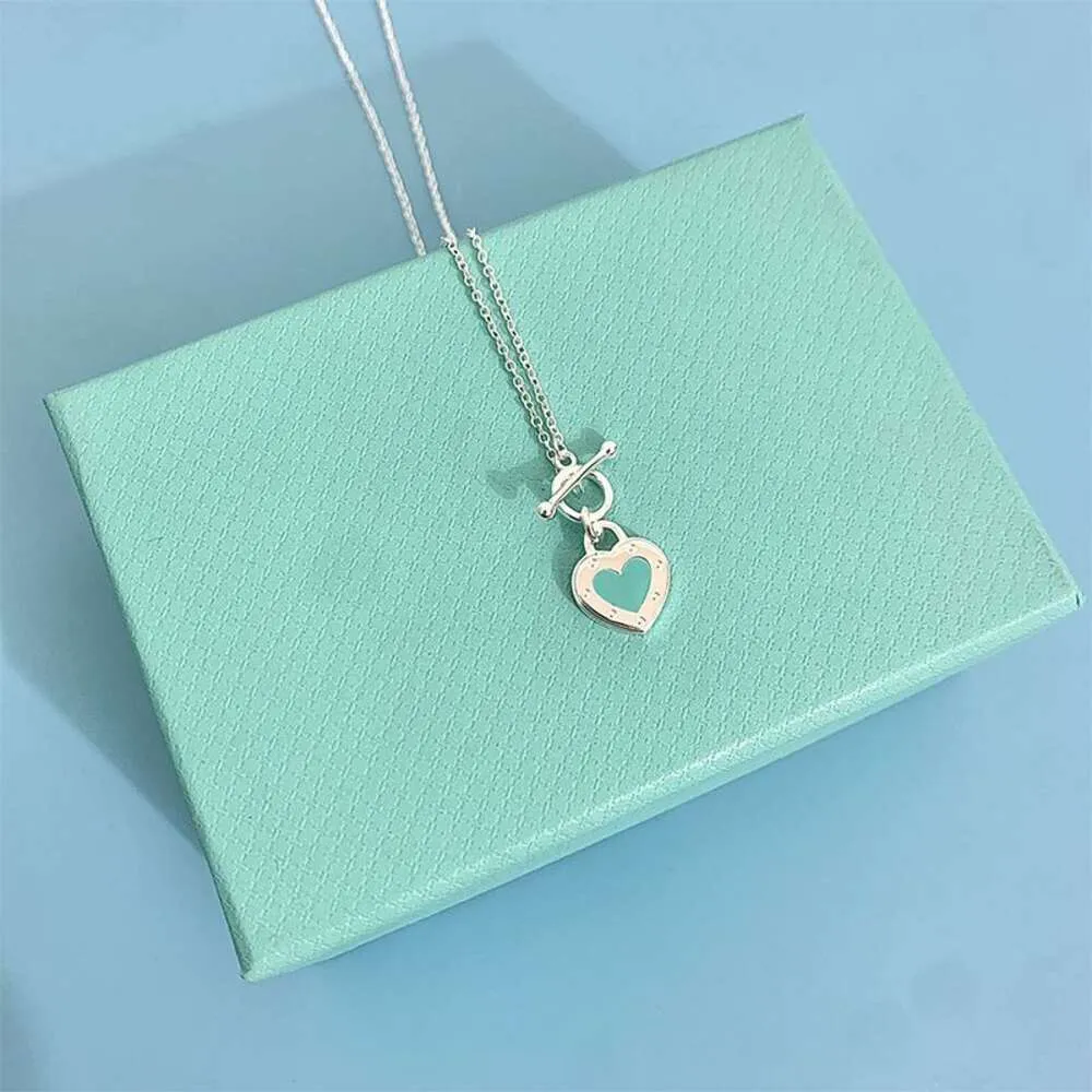 Ism s Sterling Sier Women's Blue Heart Necklace Letter Love Pendant Simple and Needle Buckle Love Clavicle Chain Chain Chain