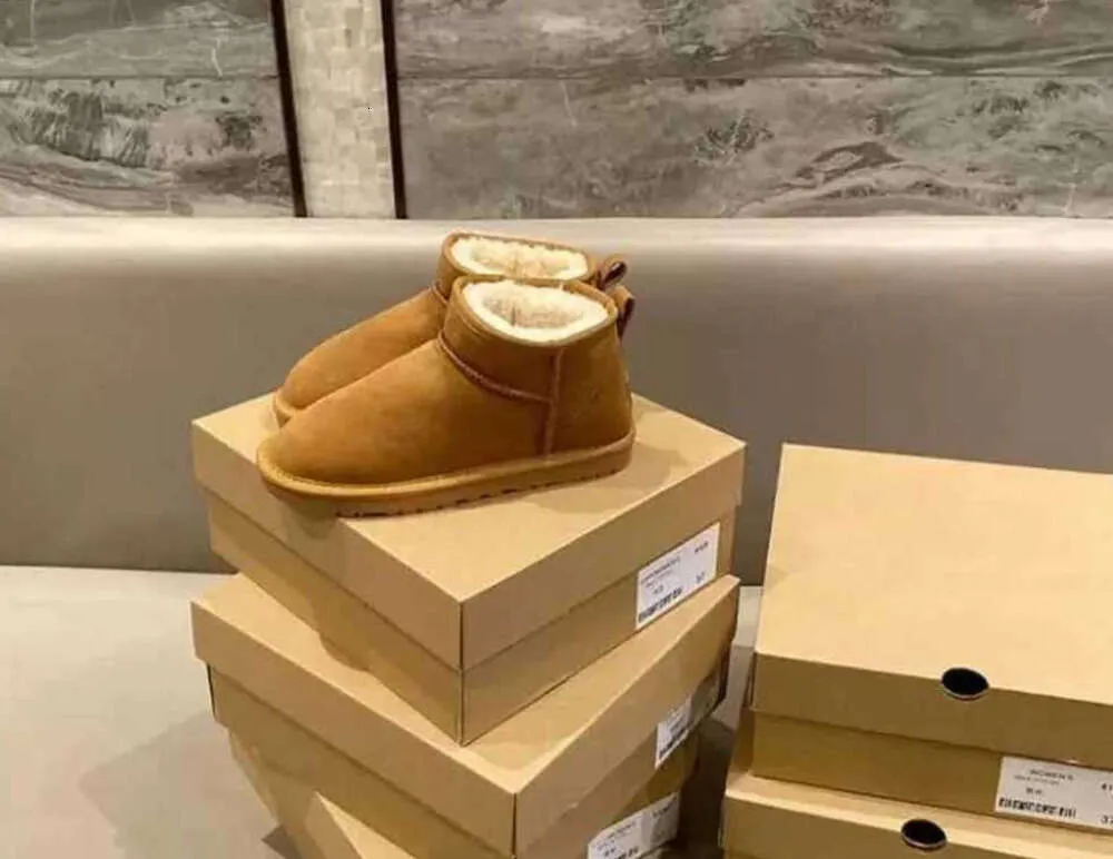 2023 uggods classical Short Miniwomen snow boots keep warm boot man womens Plush casual Sheepskin Suede shoes chestnut Reindeer brown 878ess