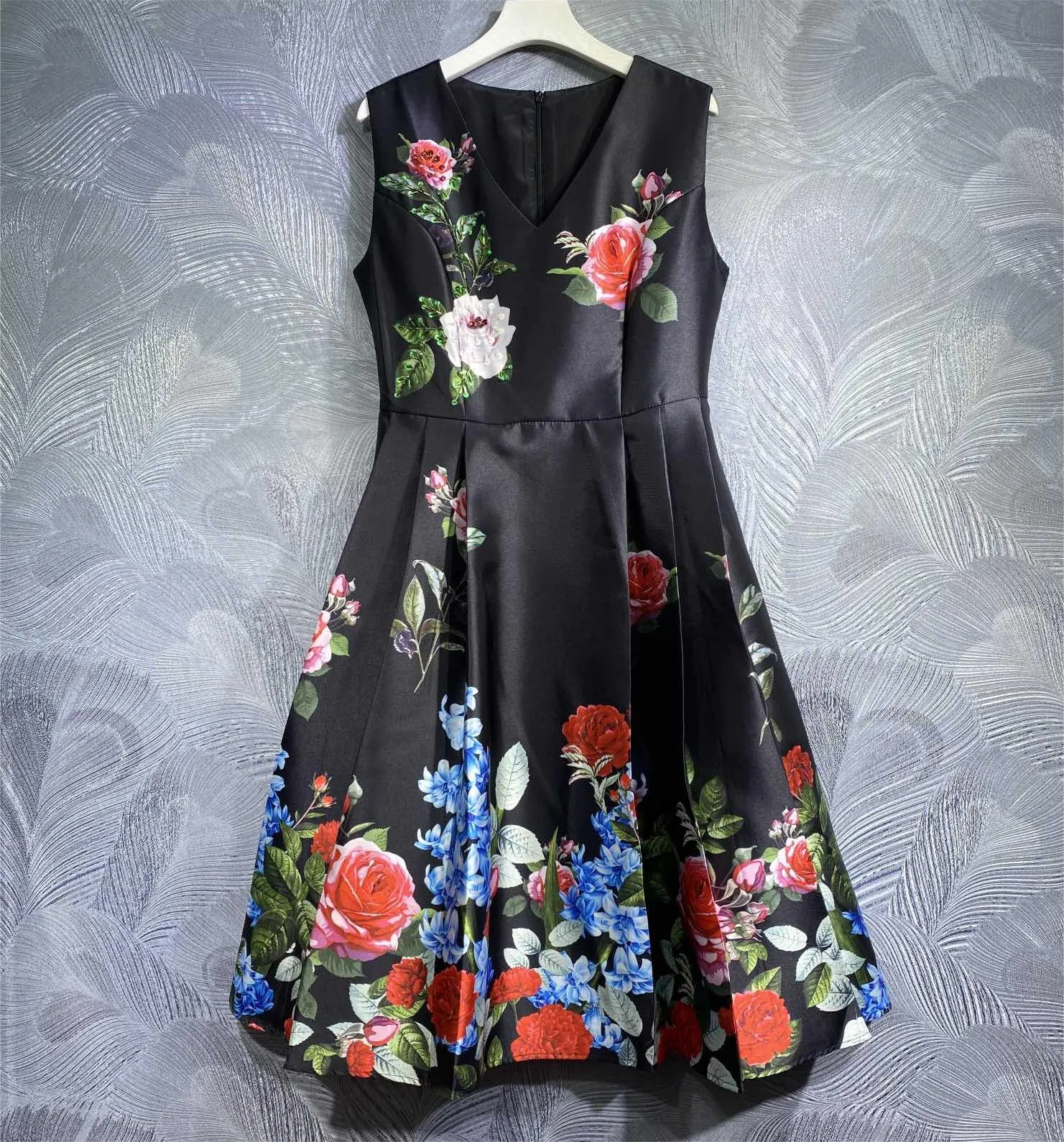 デザイナードレス女性デザイナー服夏のフレンチビンテージウエストラインスカート印刷エレガントなVネックハイウエストプリーツスリムタンクトップスカート