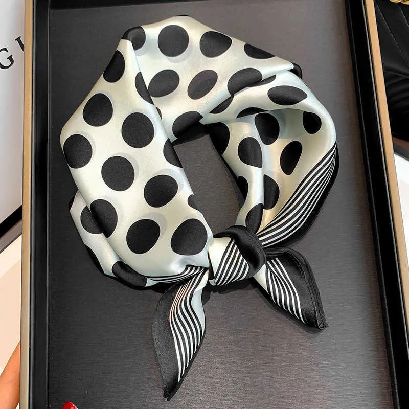 スカーフ2022新しいスカーフの女性ハンカチ印刷された女性の正方形の頭のバンダナスモールネックヒジャーブレディーガール100ピュアシルクスカーフ5353cm J230428