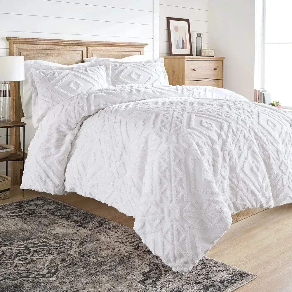 Bedding sets 3 Piece Chenille Duvet Cover Set Full Queen White High Quality Crafts with Furball Double Bed 231128