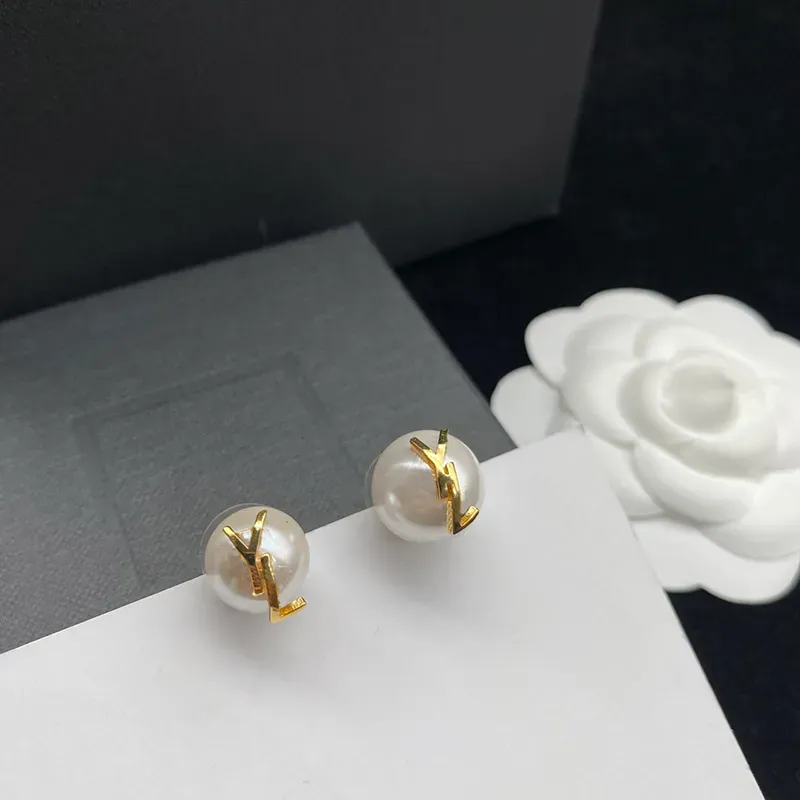 Pearl Earing Projektant biżuterii luksusowe kolczyki dla kobiet 925 Silver Boucle Studs Letters Hoops Miłosierne Parki ślubne Pudełko G2311283PE