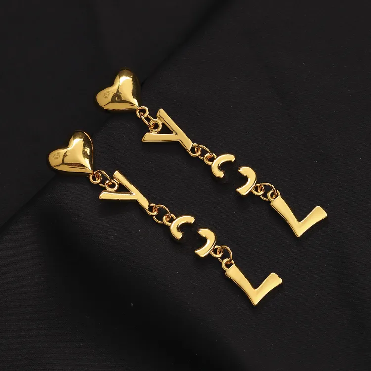 Ohrringe Luxus Herz Charm Baumeln Ohrringe Mode Frauen Familie Geschenke Ohrringe Designer Frühling Mädchen Schmuck Geburtstag Party Ohrring 18K Gold Buchstaben Schmuck