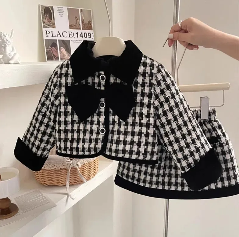 Kläderuppsättningar Retail Baby Girls Winter Fall Formal Lady Set Bow Coat kjolar Princess Christmas Black Plaids Suits Girl 2-7T 231127