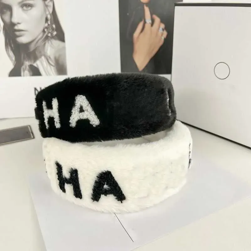 Winter FUR Headbands Autumn Wool Hair Hoop CLetter Headband Black White Colors HairJewelry Outdoor Top Headwear LL