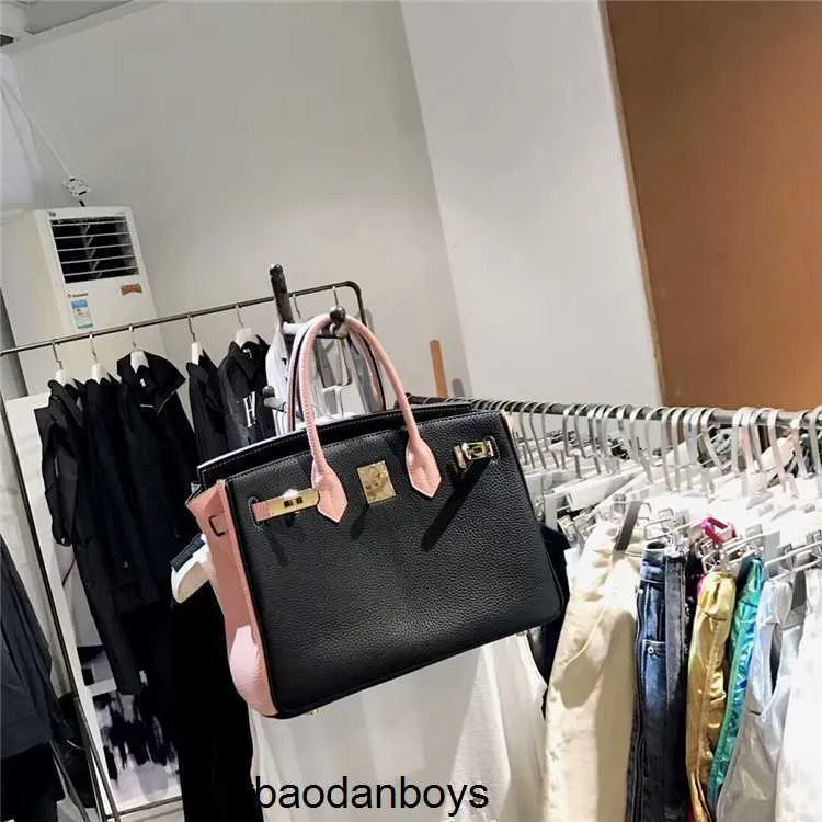 Designer HandbagH sacos e inverno saco de couro feminino preto batendo camada de pó litchi padrão portátil bolsas de ombro