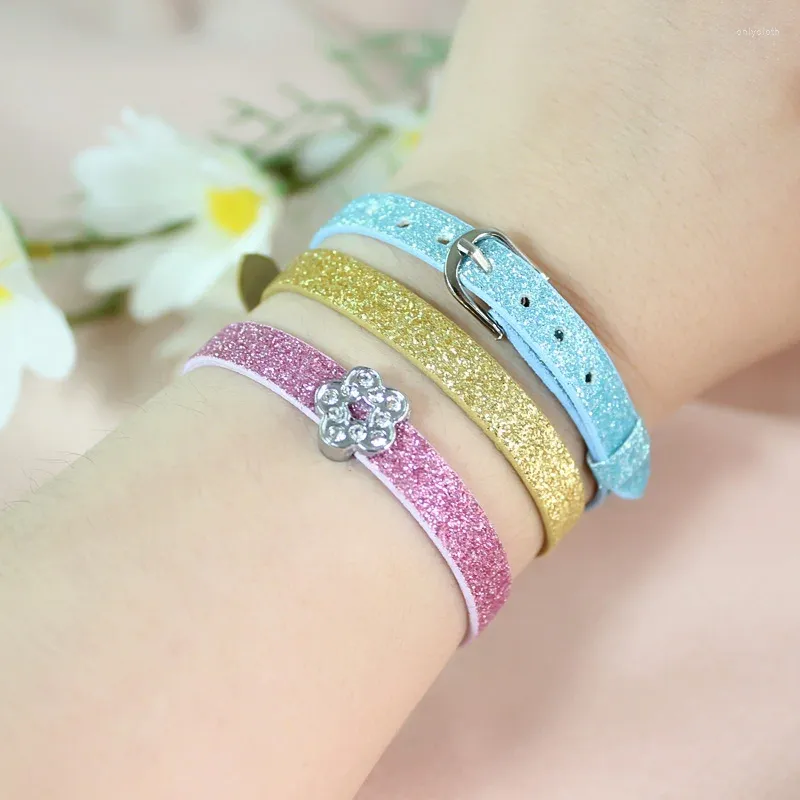 女性のためのbangle for light gift 50グリッタースパンコールブレスレットリストバンド8mm幅21cmの長さスライドチャーム文字アルファベットdiyジュエリー