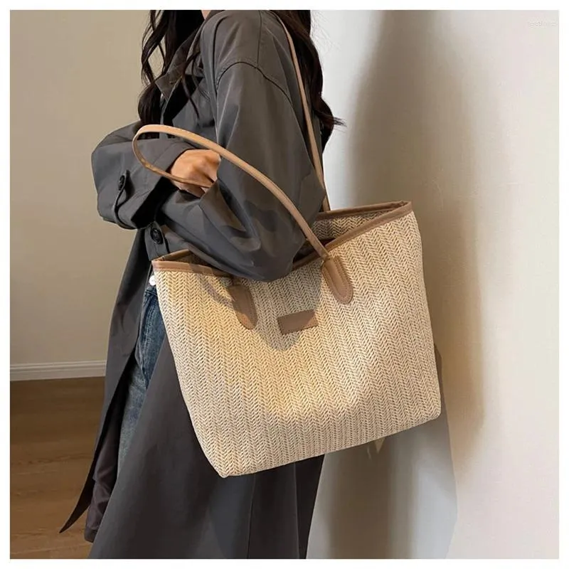 Вещевые сумки Fitshinling большой емкости ручной работы из соломы на плечо для женщин модная богемная винтажная женская сумка из ротанга в продаже