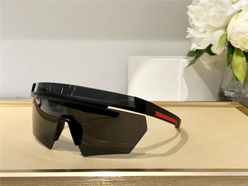 Grandi occhiali da sole attivi avvolgenti Le aste 01Y sono caratterizzate da una costruzione contemporanea a strati occhiali protettivi uv400 per esterni in stile generoso e all'avanguardia