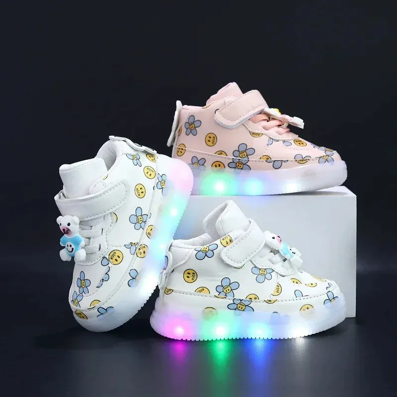 Boots Childrens Luminous Sneakers 16 år gamla sportskor Soft Sole Baby Toddler Comic Pattern Girl Size 2130 231127