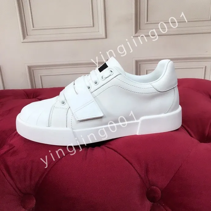 Nouveau haut de chaussures de haute qualité de luxe chaudes de haute qualité pour hommes Chaussures blanches en cuir en cuir Chaussures blanches à la mode