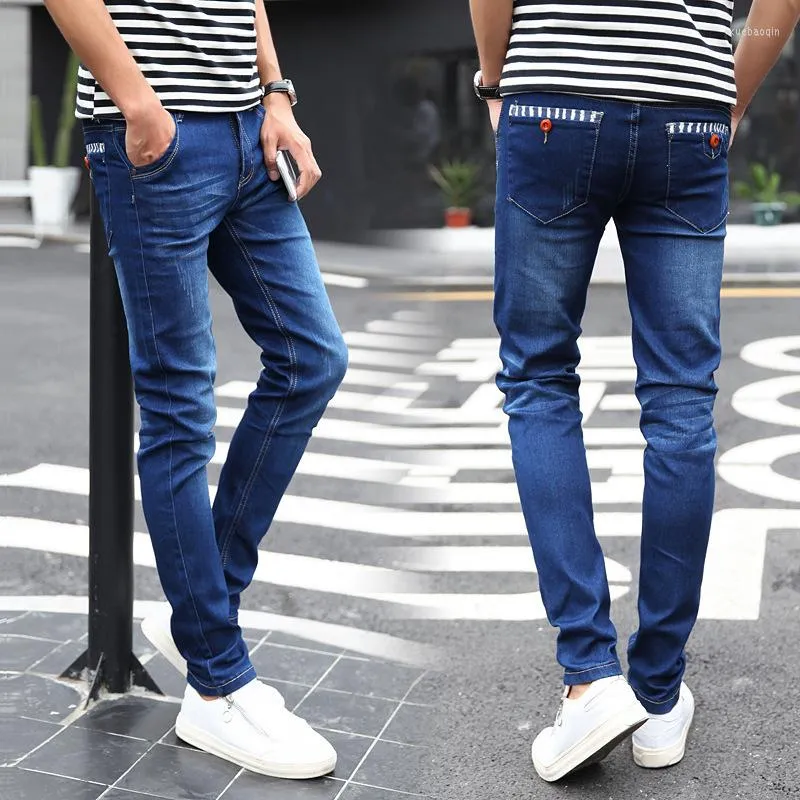 Jeans pour hommes Mode coréenne pour hommes Petits pieds Slim Flocon de neige Adolescents Pantalon crayon serré Streetwear Pantalon droit en denim
