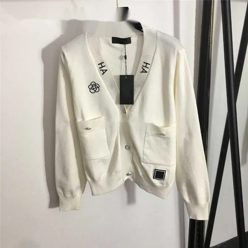 Damestruien Designer Borduurwerk Gebreid Top Meisjes Milan Runway V-hals Letter Button Shirt Vest