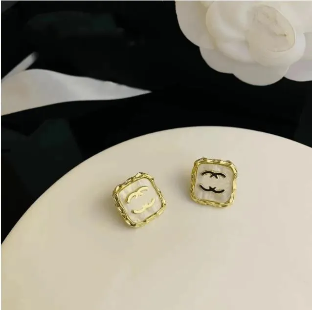 20style de alta qualidade moda de estilo doce letra designer brincos de marca de letra de marca para mulheres para mulheres acessórios para jóias presentes de casamento
