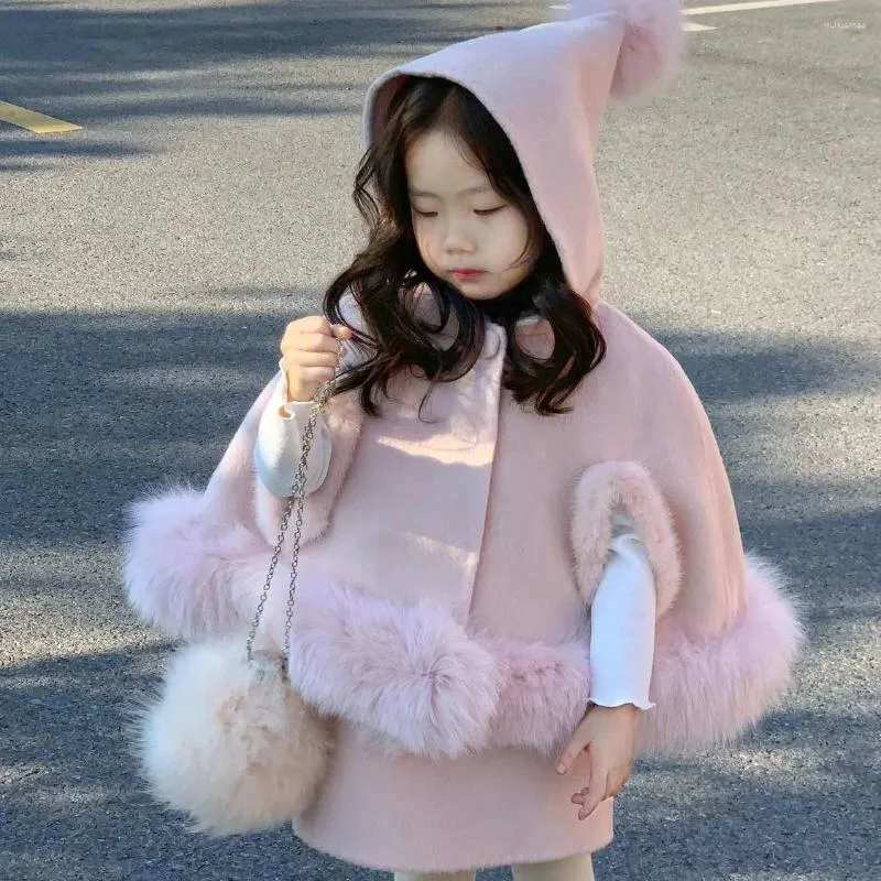 Kurtki Koreańskie odzież dla dzieci Mała pachnąca wełniana wełniana płaszcz zbiórka wiatru 2023 Autumn and Winter Cape