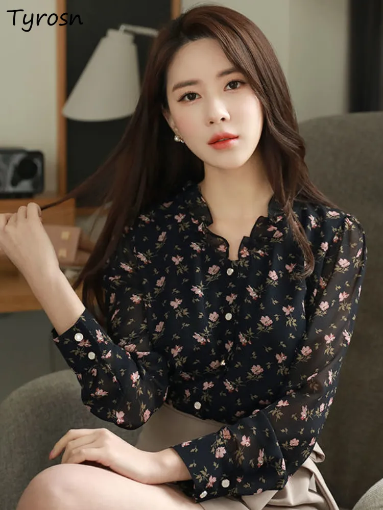 Blouses pour femmes Chemises Chemises noires Femmes Tempérament Design Floral Rétro Femme Tout-match Été Respirant Col En V Style Coréen Décontracté Doux Élégant 230428