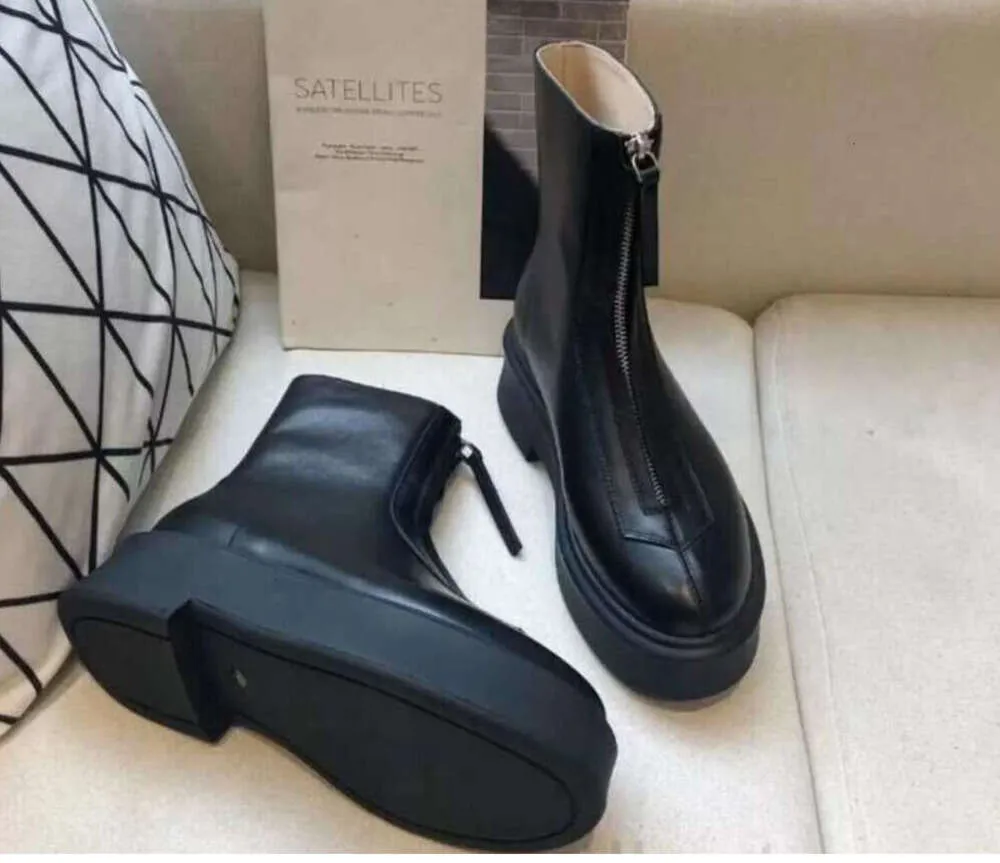 Stivaletti Chelsea alla caviglia Zeppe piatte Stivaletto grosso Stivali in pelle liscia Cerniera Slip-on Punta tonda Tacco largo The Row Morbido e spesso Per le donne Fabbrica Scarpe di alta qualità