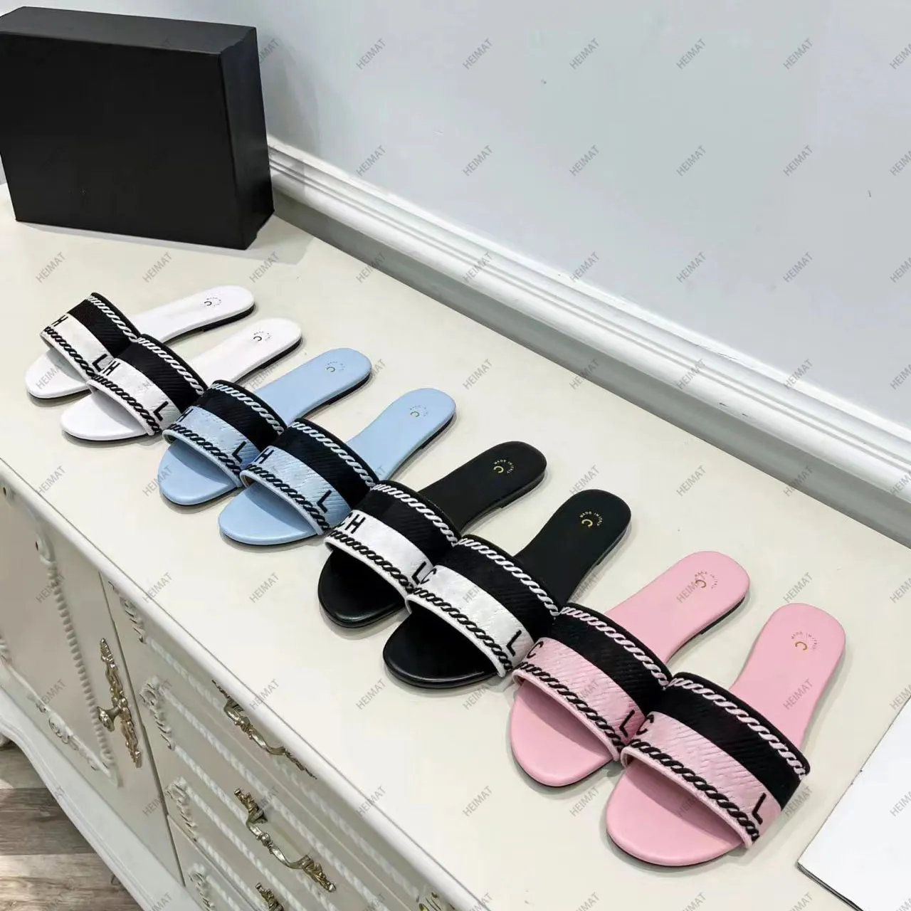 Designer Sandalen Slippers Gecompileerd Bovenwerk Leren Buitenzool Mode Strand Casual Flats Letter Logo Met Doos En Stofzak 35-42