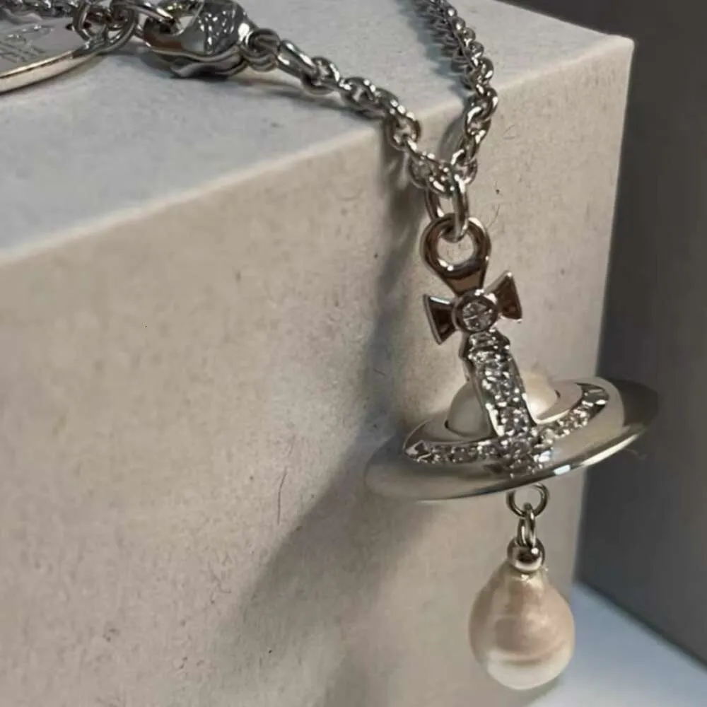 Designer Vivienen Westwoods Ny Viviane High Version Empress Dowager 3D Saturn Pearl Water Drop Halsband Kvinnlig personlighetsplanet Pendant Sweater Chain Chain