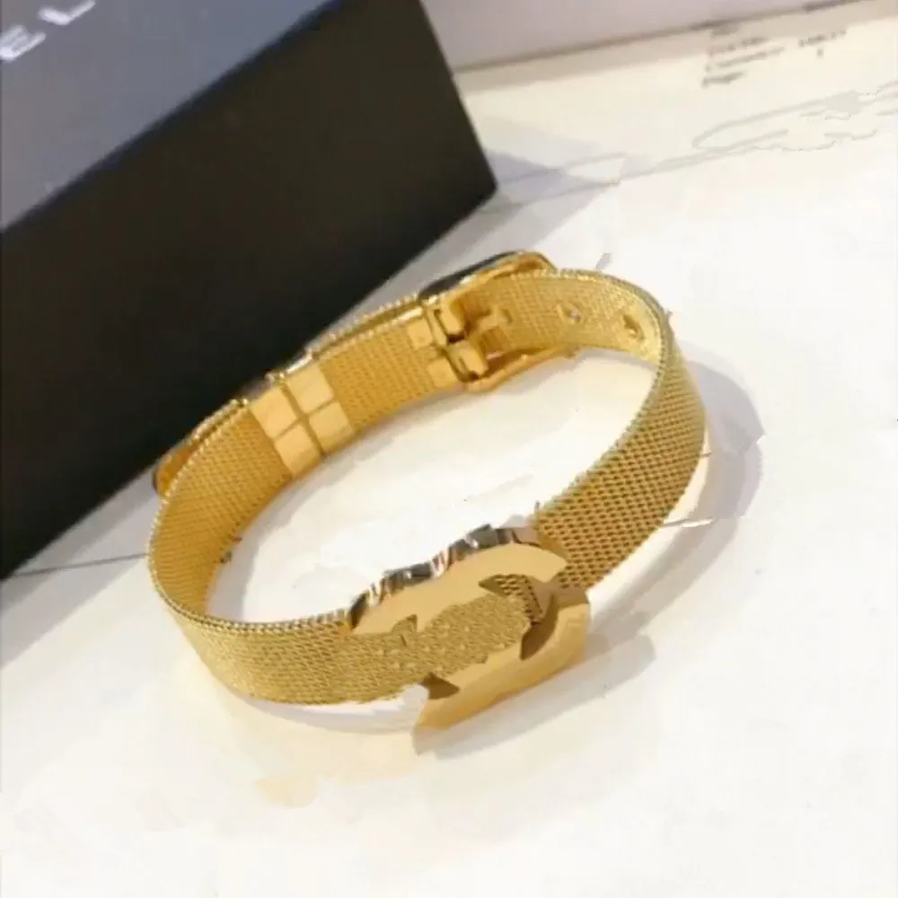 2024 Classics 19 Style Designer Channel Bracelets de charme de luxe pour hommes femmes lettre marque bijoux de mode accessoire de haute qualité cadeau de Noël en gros