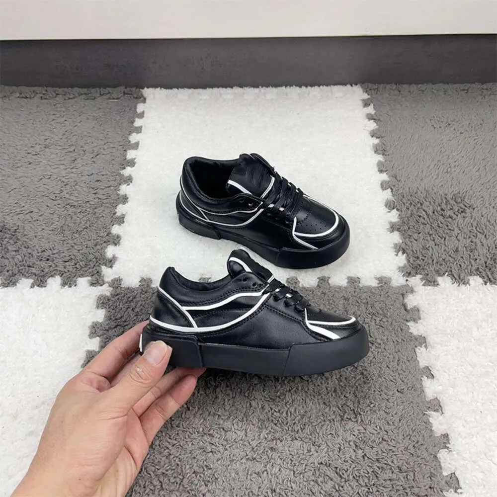 2023 Kid Classic New Lace Up Trend voor jongens en meisjes, lage kleine witte schoenen, veelzijdige casual board designer kinderschoenen