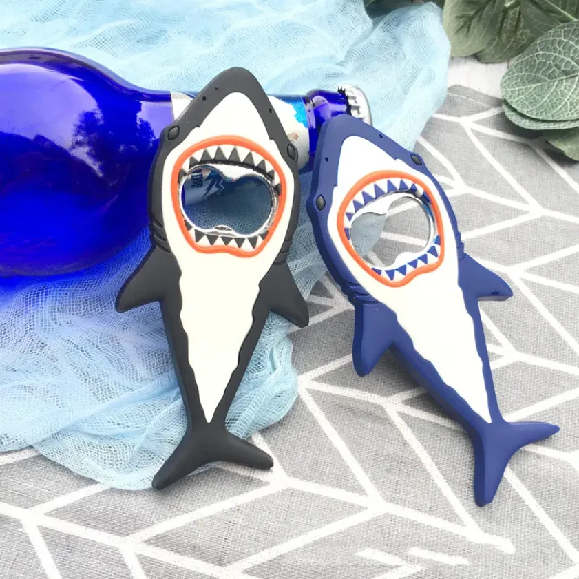 Cartoon Shark Apribottiglie da birra Adesivo per frigorifero in silicone Accessori per utensili da cucina hh0428