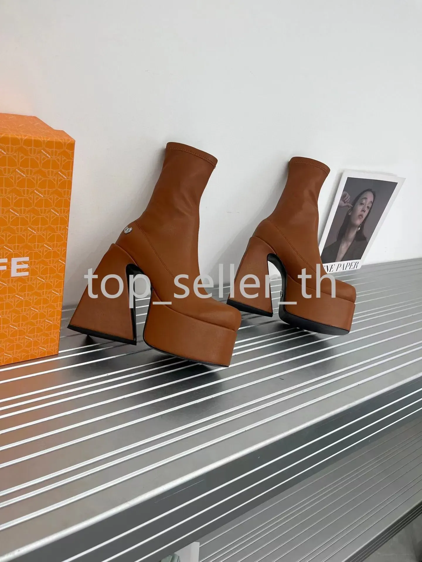 DHgate.com:Naked Wolfe Spice Knee-high Black Leather Chunky DHgate.com:Naked Wolfe Spice Knee-high Black Leather Chunky