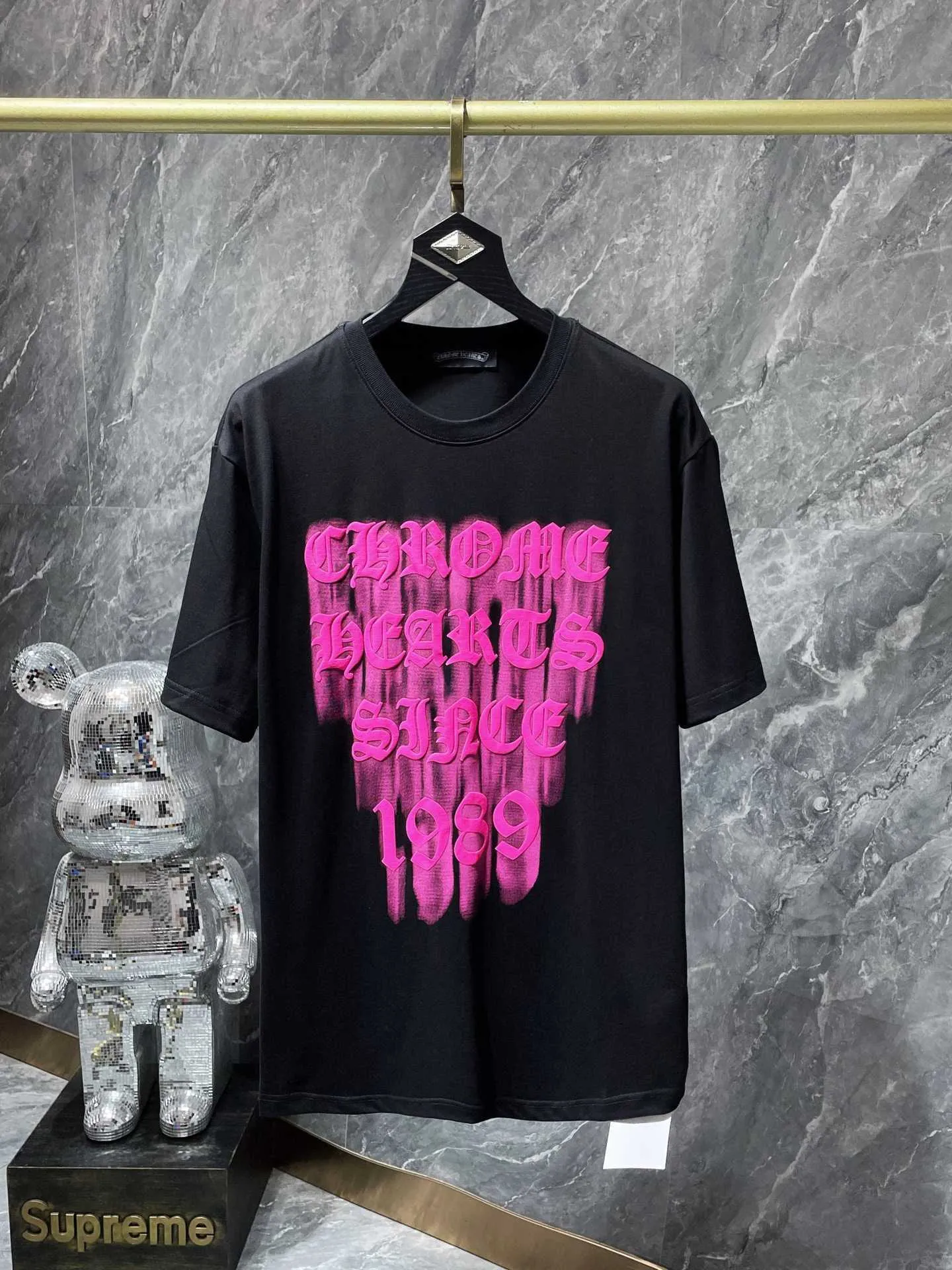 T-shirts pour hommes CH Vêtements de mode T-shirts de luxe T-shirt décontracté 2023ss Coeur Rose Mousse rouge Sanskrit Graffiti Cross Manches courtes Hommes Femmes T-shirt à vendre Chromes