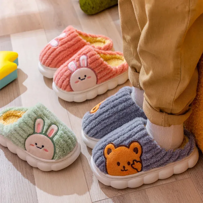 Chinelo crianças casa chinelos inverno quente pelúcia sapatos de algodão para crianças dos desenhos animados bonito urso coelho antiderrapante chinelos meninos meninas 231127