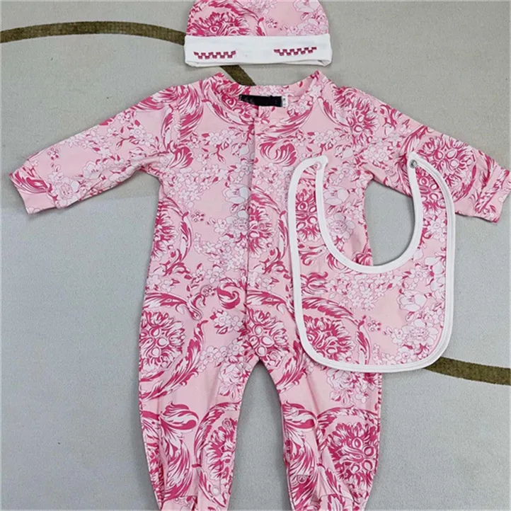 Diseñador de bebés nuevo comercio exterior bebé onesie algodón puro moda clásica traje de rastreo de manga larga Ha hat babero conjunto de tres piezas g06