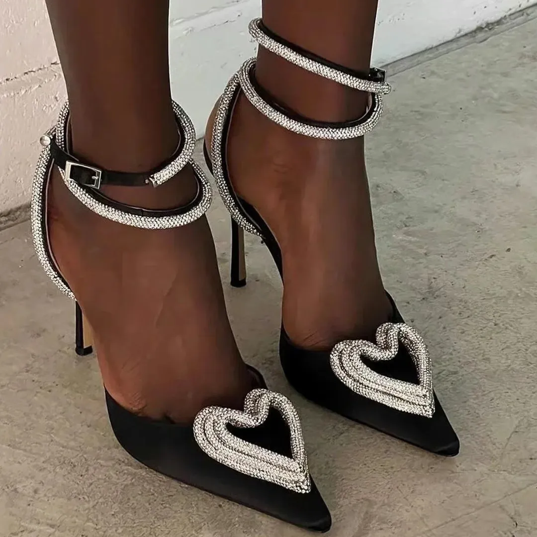 Mach Elbise Ayakkabıları Kadın Tasarımcısı Saten Aşk Elmas Toka Stiletto Topuk Sandal 9.5cm Yüksek Topuklu Sandalet Slingbacks Saçlı Ayakkabı Ayakkabı 35-42