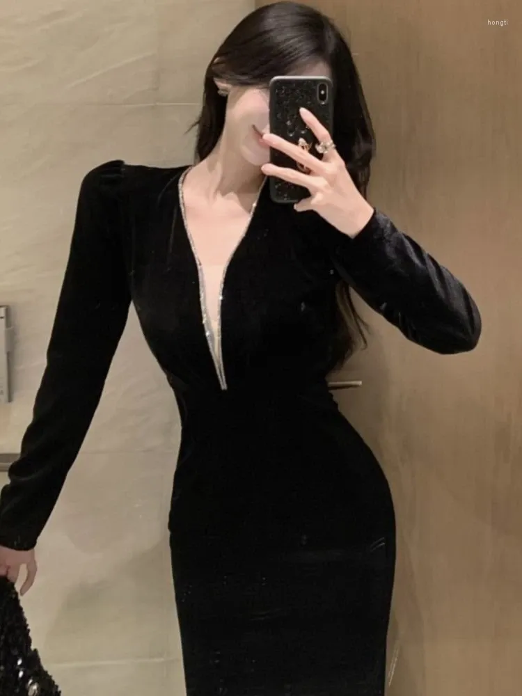 Casual Dresses Sexy Deep V-neck Black Velvet Dress Women Autumn Winter Vintage Solid Long Sleeve Prom Vestidos Evening Party Robe Female