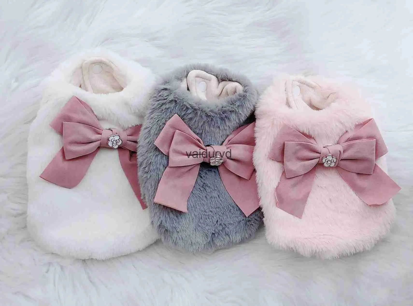 Dog Apparel Dogs and Cats Dress Vest Faux Fur Bow Design Pet Puppy Coat et Winter Clothing Outfitvaiduryd