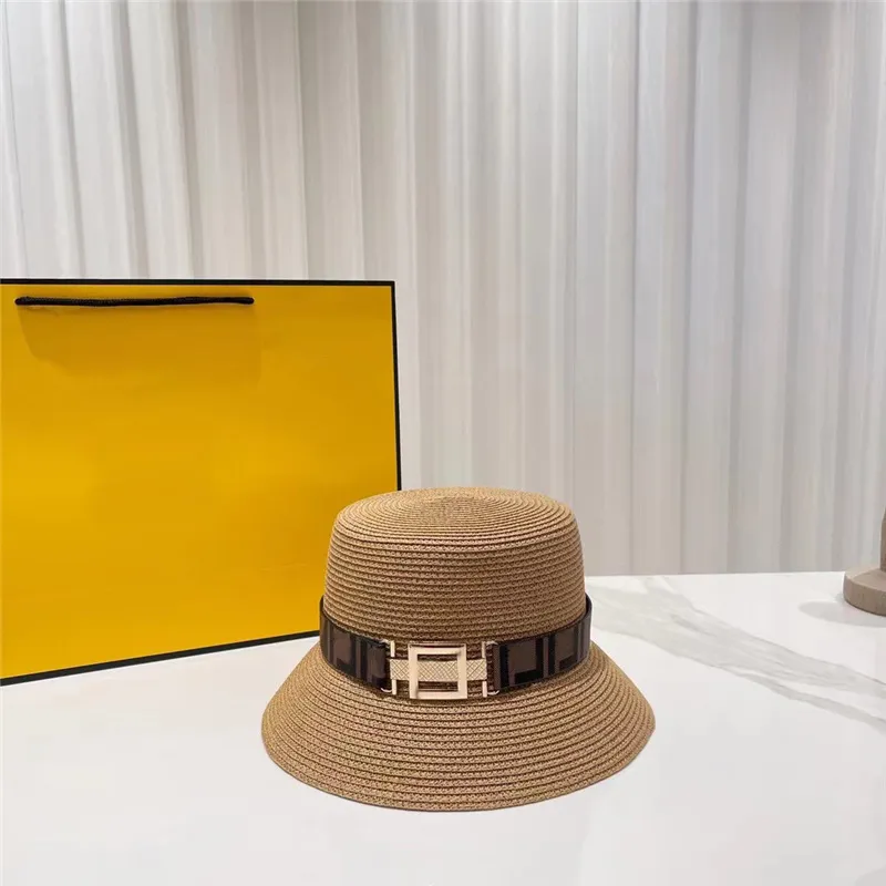 Chandeiro de designer de luxo Moda masculino Chapéus de palha de verão com cartas bordadas Caps de beisebol adequados para viagens de praia