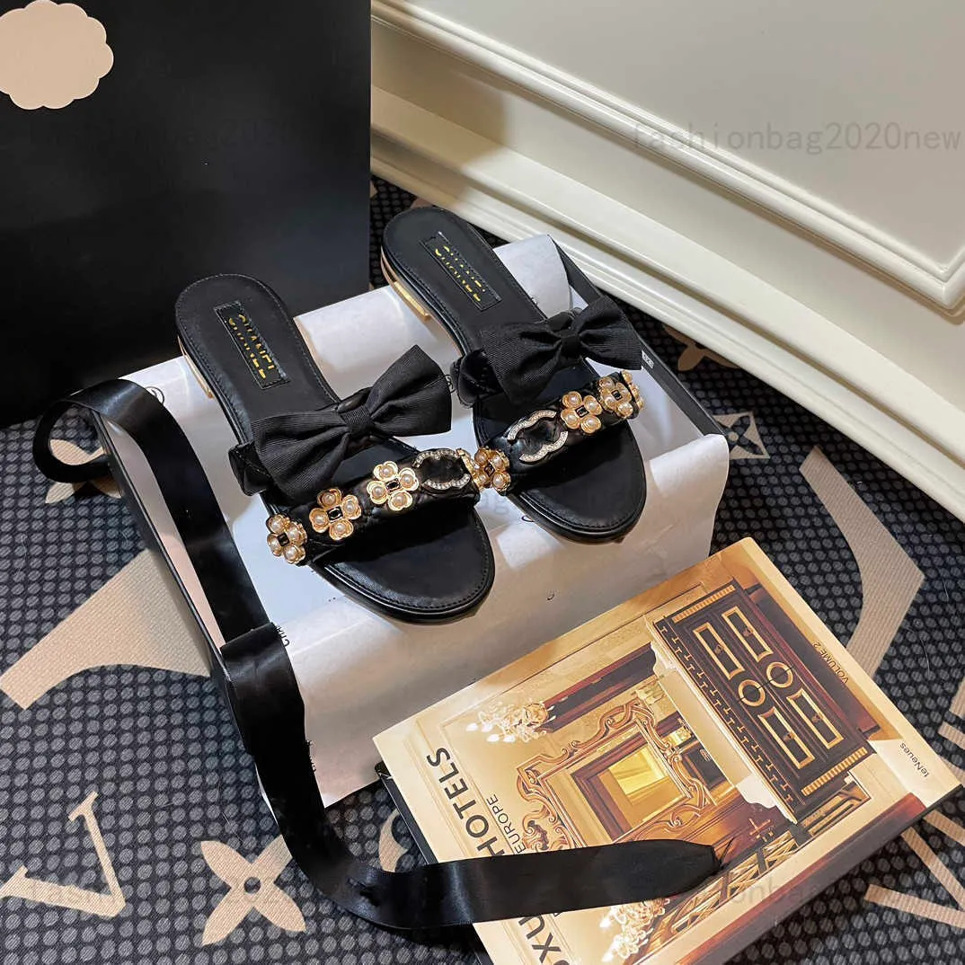 Designer Luxury Channel Classic Pantoufles Pearl Gemstone Series Chaussures plates Womens Ladies Sandal Dress Shoe Summer Mocassins Zapatos