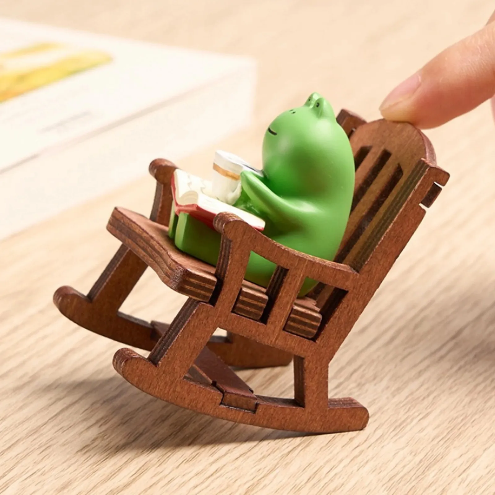 Decorative Objects Figurines 2PC Frog Rocker Chair Cute Japanese Healing Small Decoration Office Desktop Car Center Control 231128