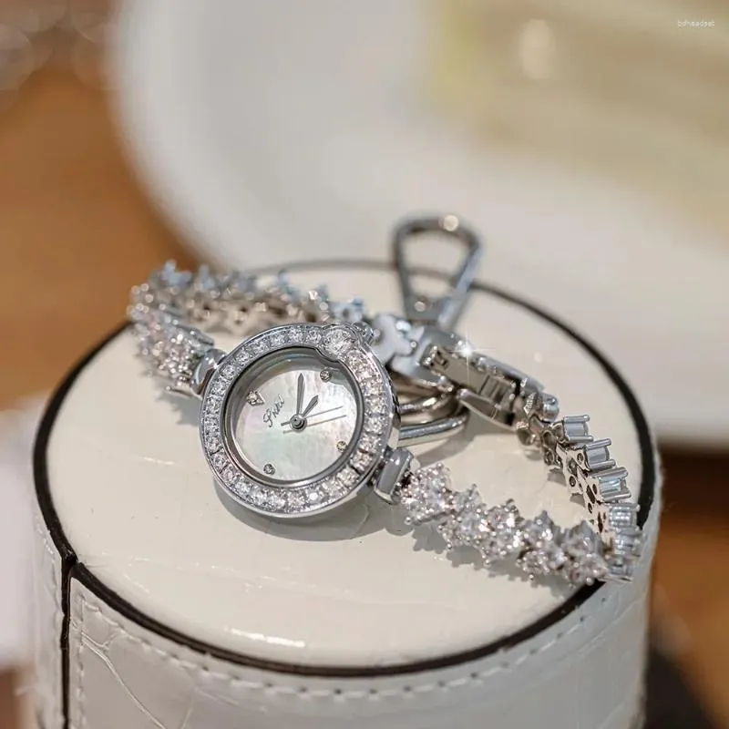 Relógios de pulso Full Diamond Design Mermaid Women's Watch Light Luxury Fashion Quartz Elegante Brilhante Starlight